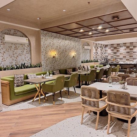 Iva Premium Delhi Airport With Airport Drop Hotel Nova Deli Exterior foto