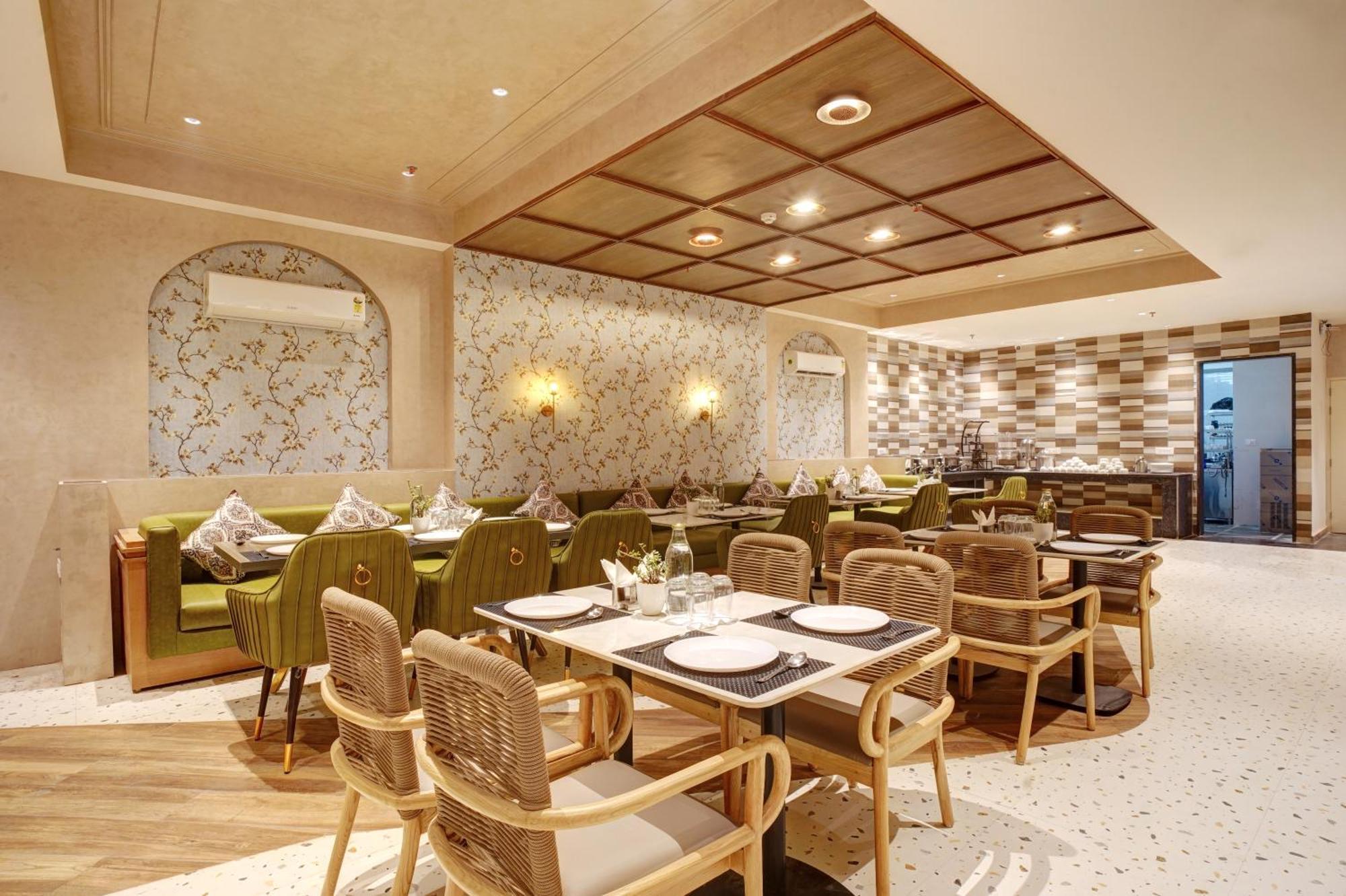 Iva Premium Delhi Airport With Airport Drop Hotel Nova Deli Exterior foto