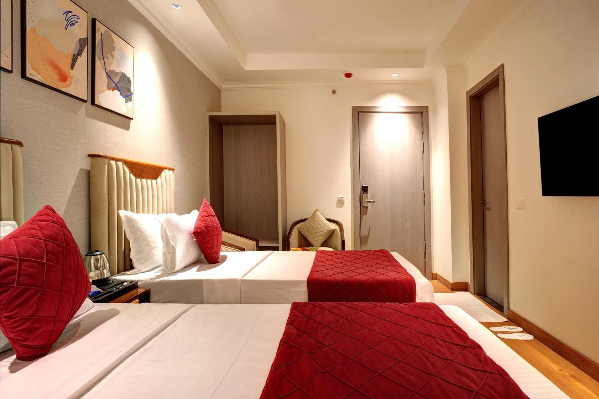 Iva Premium Delhi Airport With Airport Drop Hotel Nova Deli Exterior foto