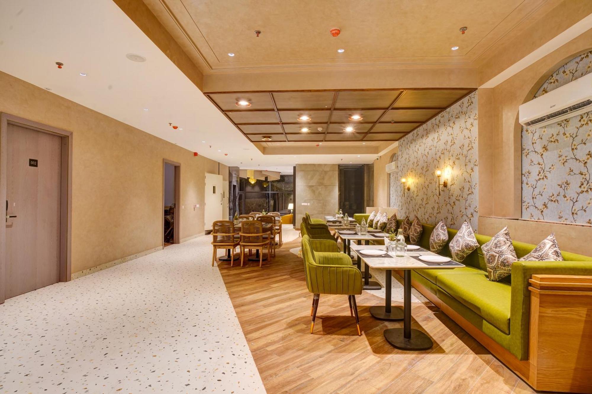Iva Premium Delhi Airport With Airport Drop Hotel Nova Deli Exterior foto