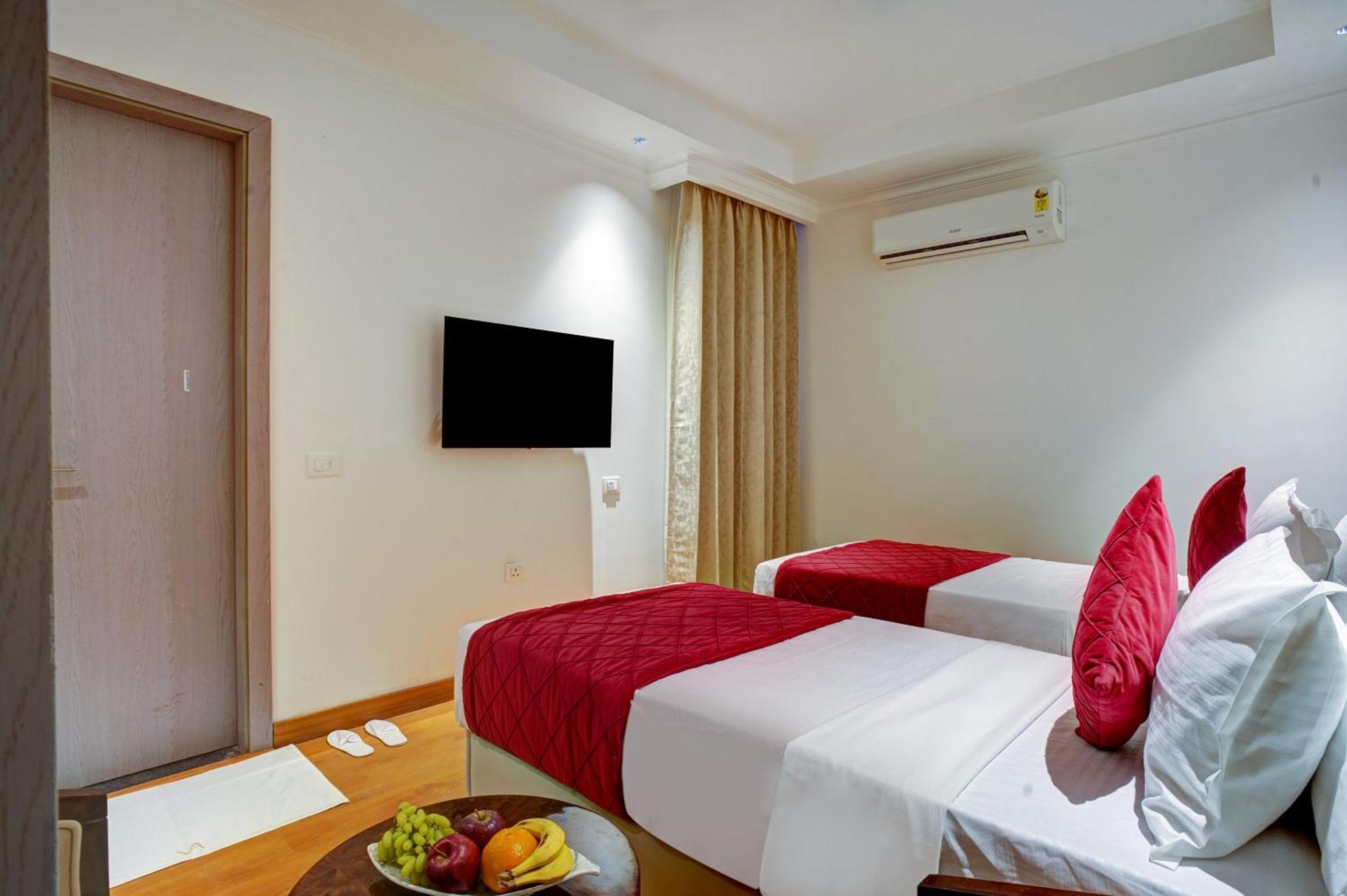 Iva Premium Delhi Airport With Airport Drop Hotel Nova Deli Exterior foto