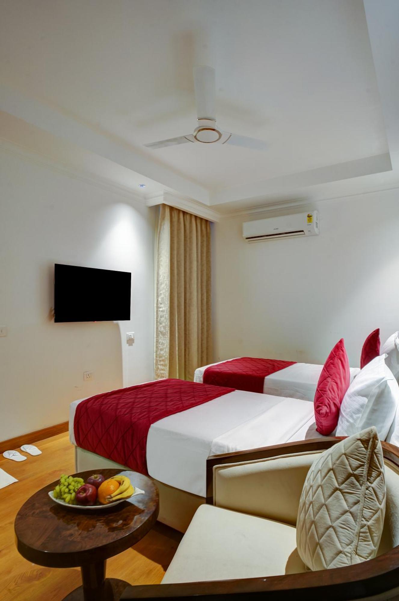 Iva Premium Delhi Airport With Airport Drop Hotel Nova Deli Exterior foto