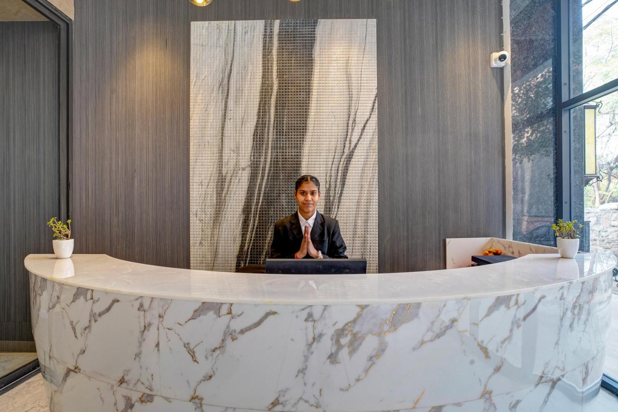 Iva Premium Delhi Airport With Airport Drop Hotel Nova Deli Exterior foto
