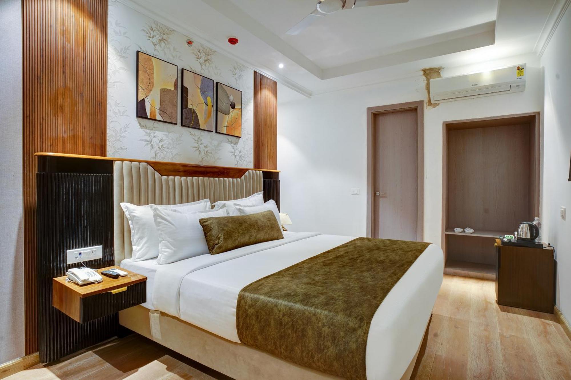Iva Premium Delhi Airport With Airport Drop Hotel Nova Deli Exterior foto